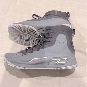 Steph Curry Under Armour Basketball Shoes - Youth 5